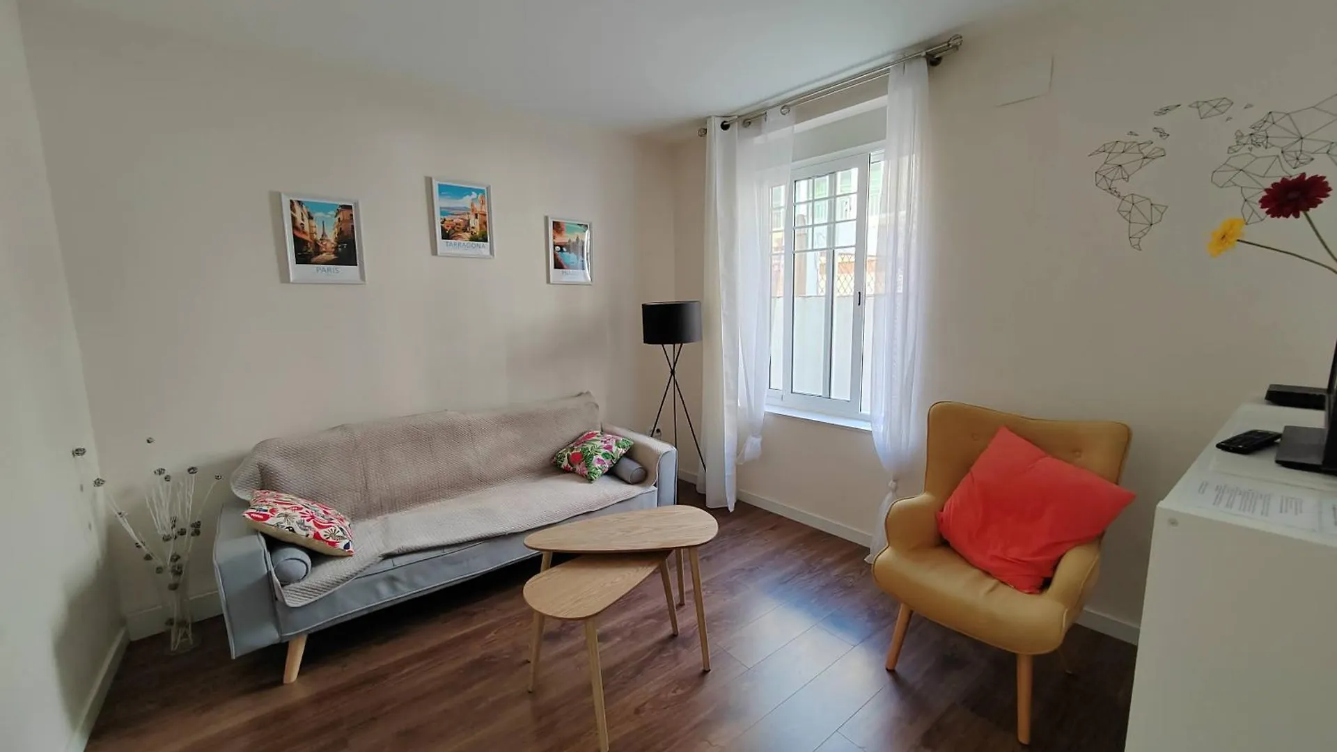 Centrico Piso En Tarragona 아파트